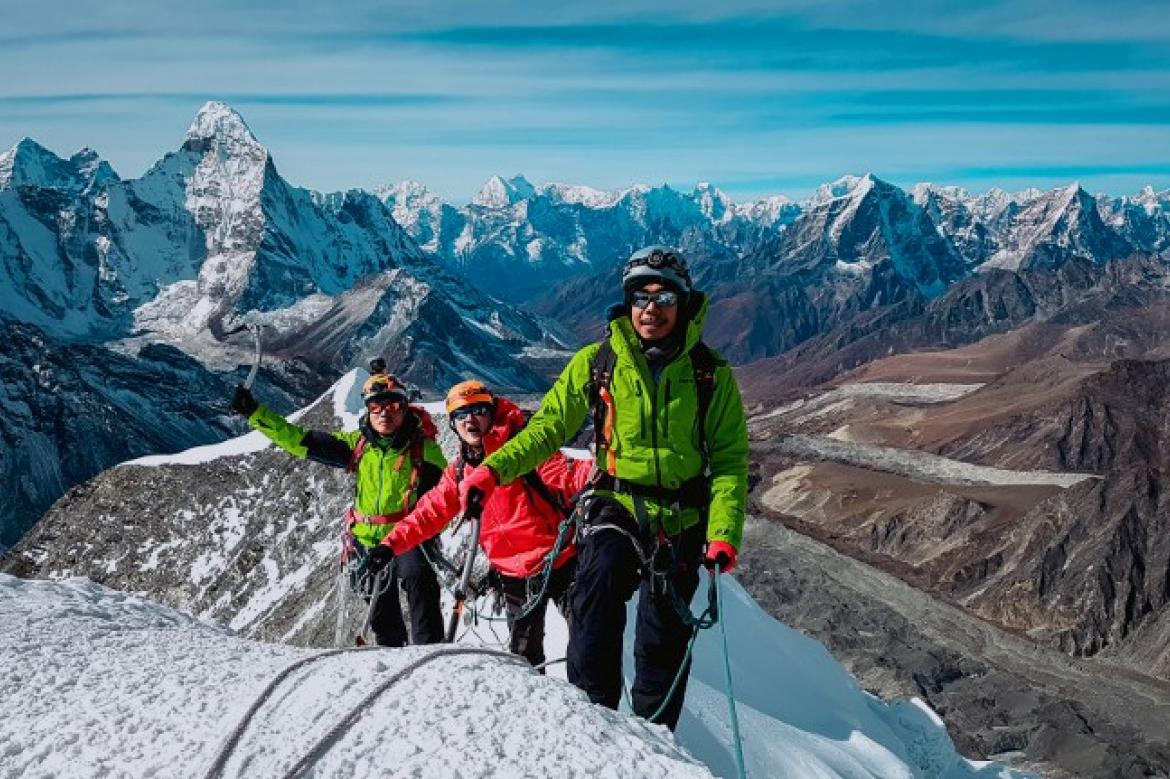 Myanmar mountain climbers